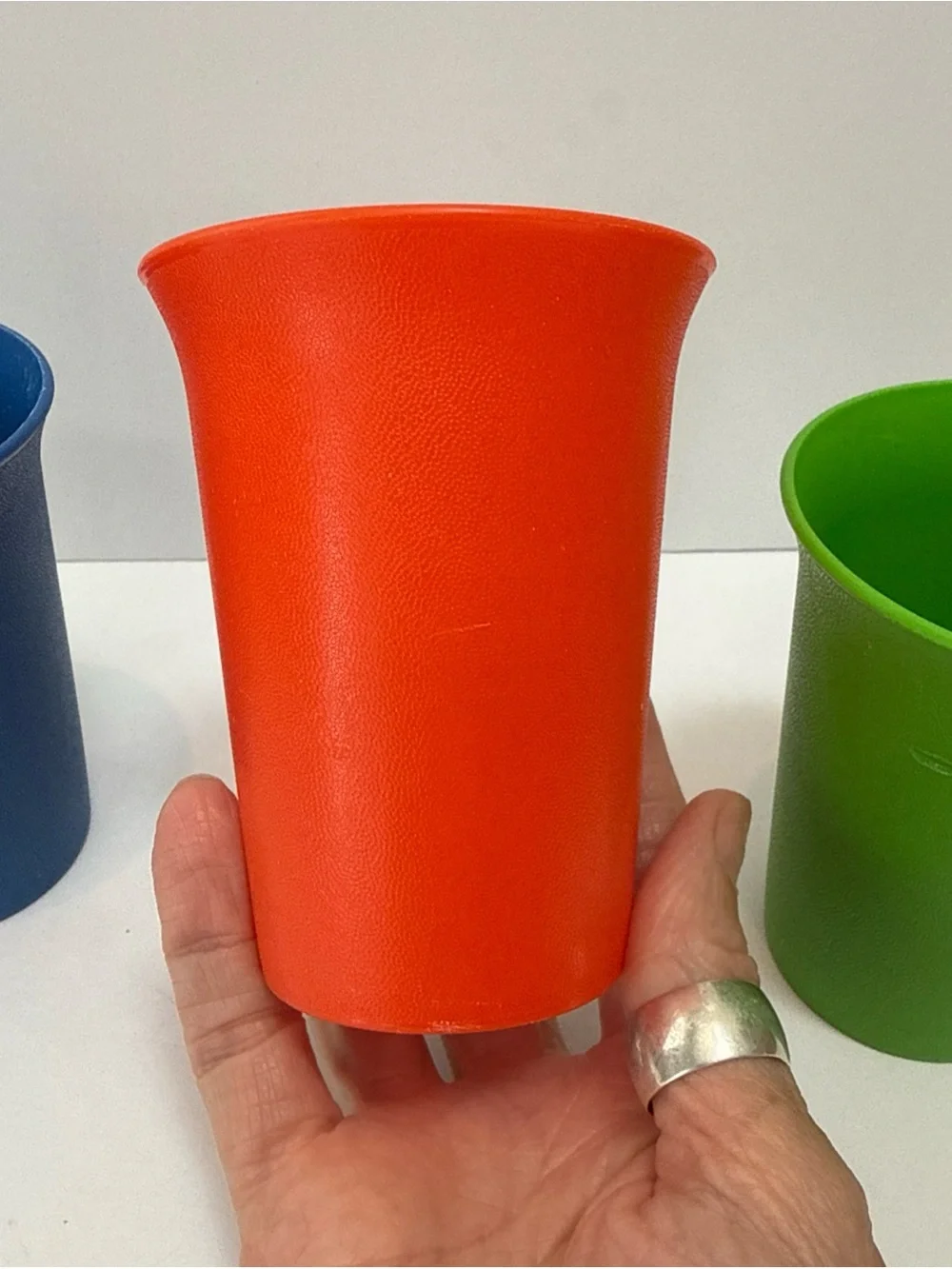 Tupperware drink cups kids lot 4 two sizes.
